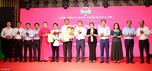 Hội Nông dân tỉnh công bố các quyết định về tổ chức, cán bộ